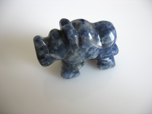 Rhinocros en lapis lazuli